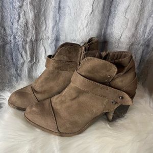 EUC size 9 no parking booties